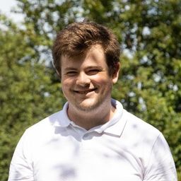 Picture of Raphael Höser smiling into the camera